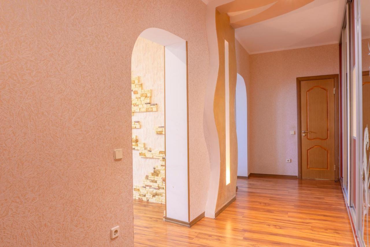 Big Studio Apartment Near River Mall Kiev Exterior foto
