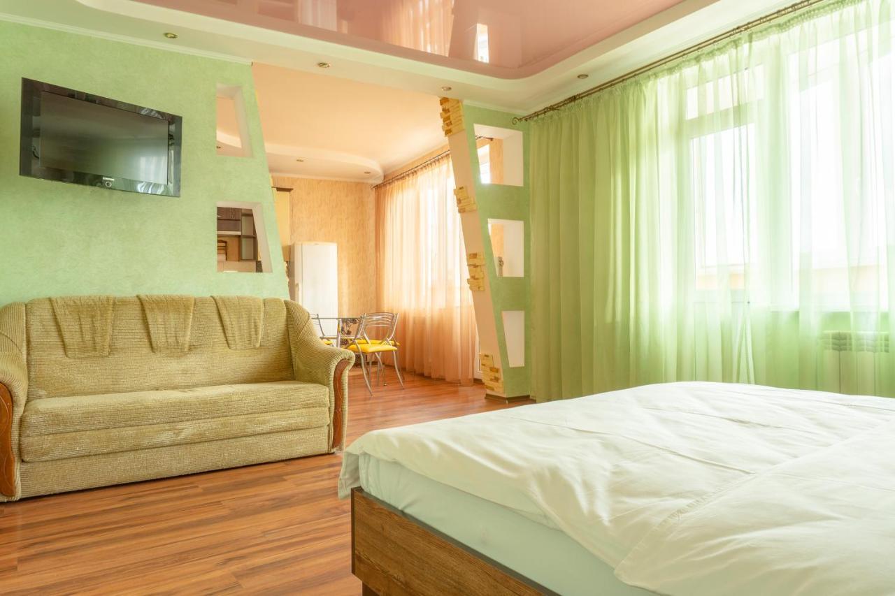 Big Studio Apartment Near River Mall Kiev Exterior foto