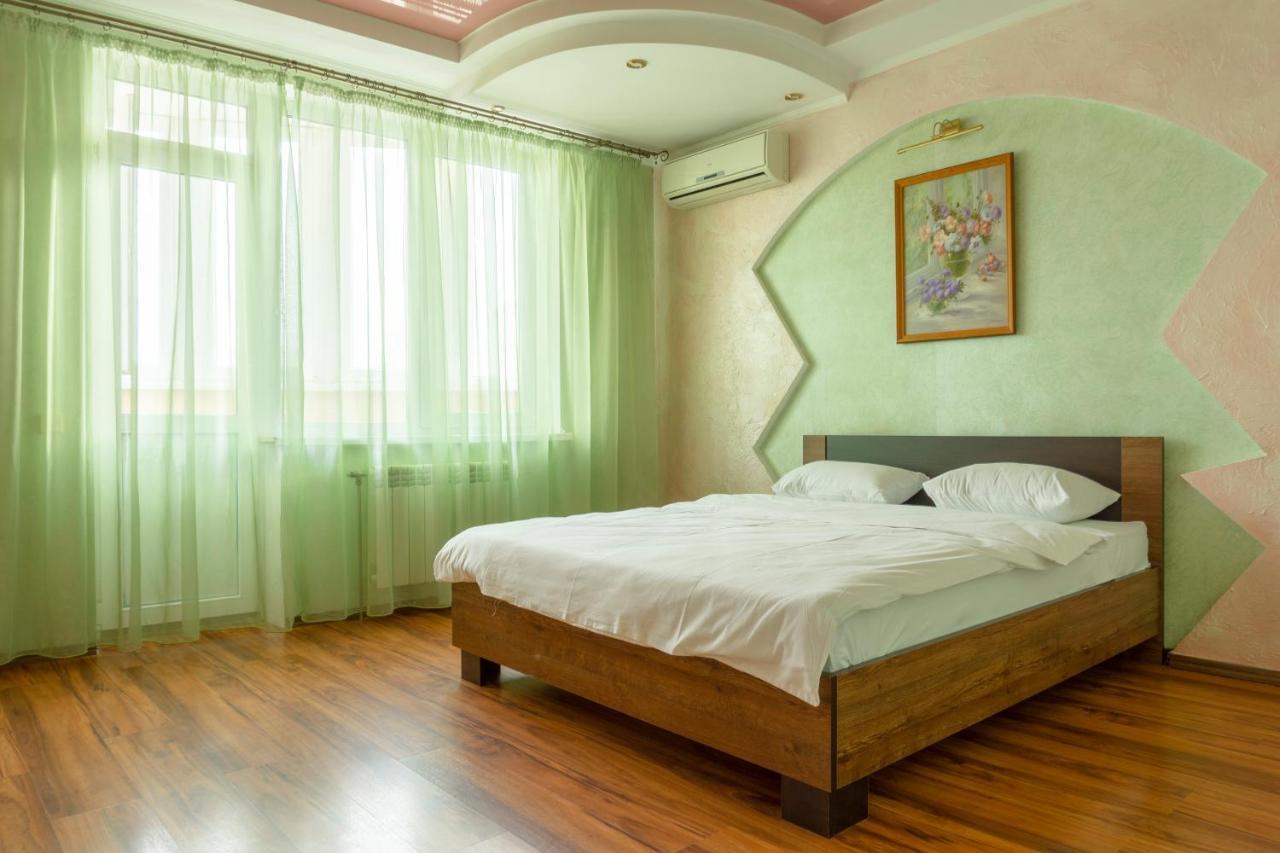 Big Studio Apartment Near River Mall Kiev Exterior foto