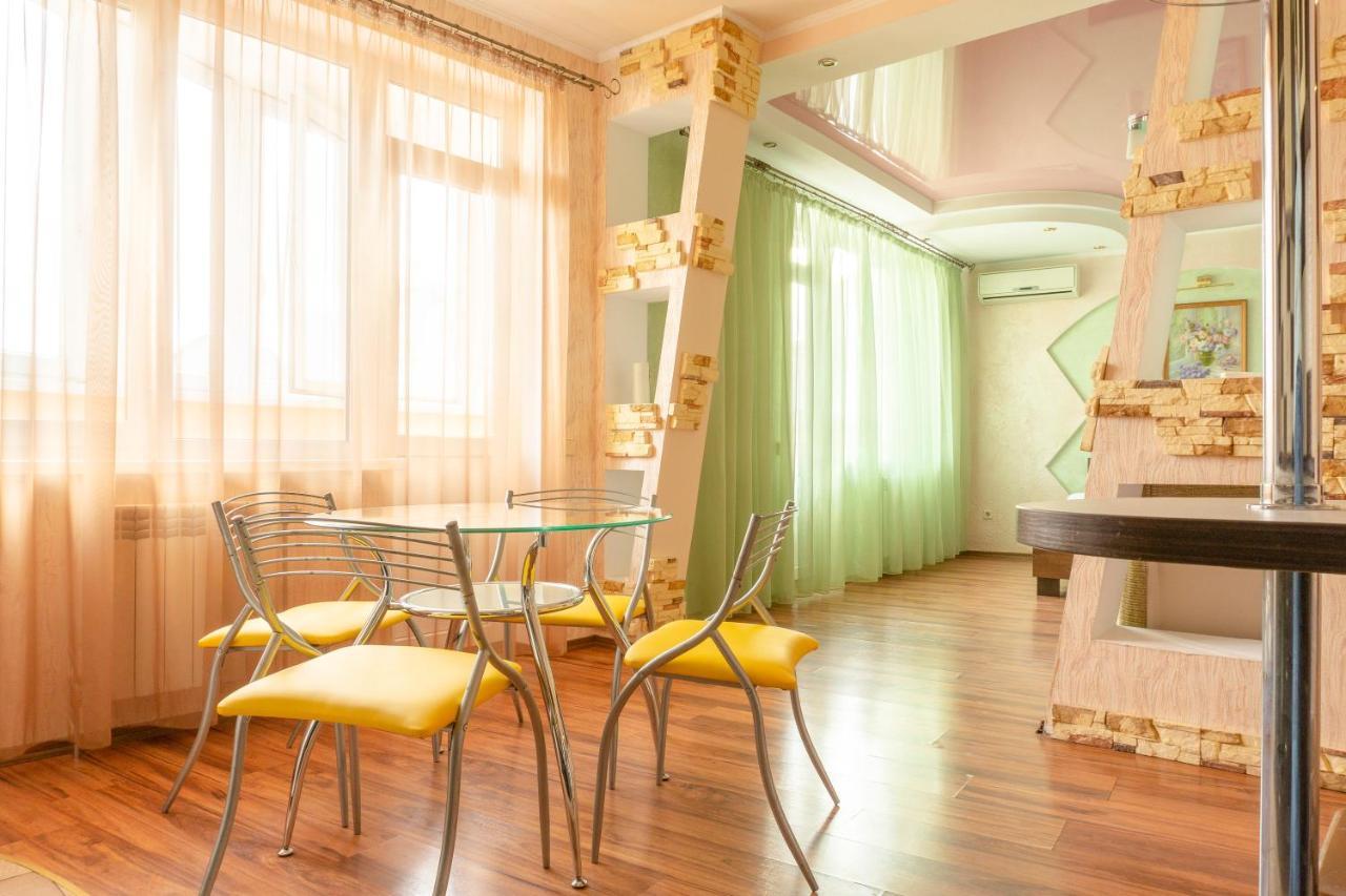 Big Studio Apartment Near River Mall Kiev Exterior foto