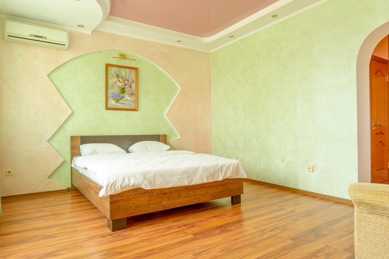 Big Studio Apartment Near River Mall Kiev Exterior foto